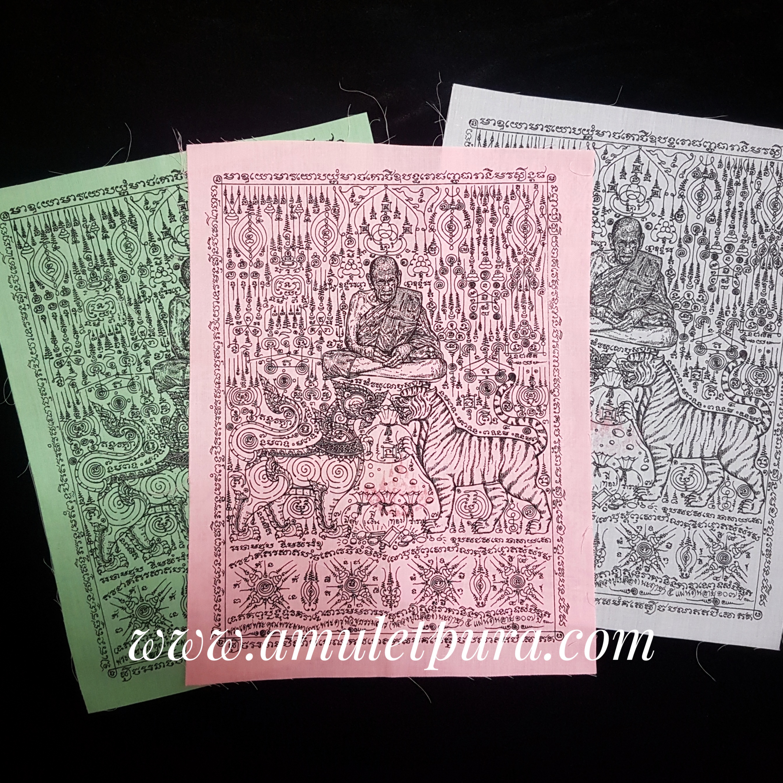 ผ้ายันต์สิงห์ป้อนเหยื่อ เสือคาบเงิน(ชมพู)หลวงปู่เปลื้อง วัดลาดยาว จ.นครสวรรค์