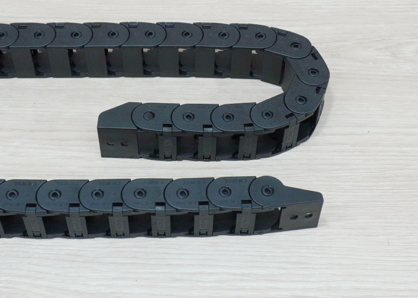 15 x 20 mm Cable Drag Chain R28mm ยาว 1M และ End Connectors (Bridge open outside)