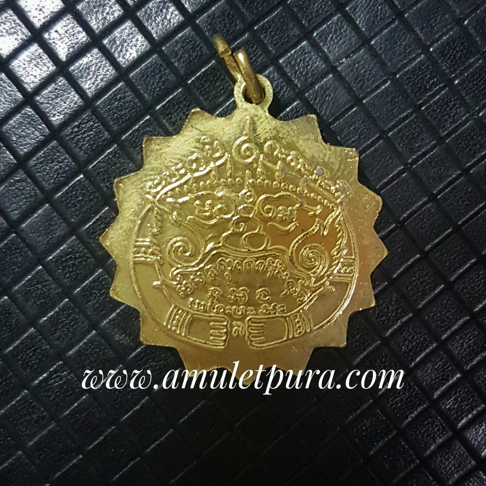 เหรียญรูปเหมือนหลวงพ่อแช่ม รุ่นดอกน้ำมนต์ วัดตาก้อง จ.นครปฐม