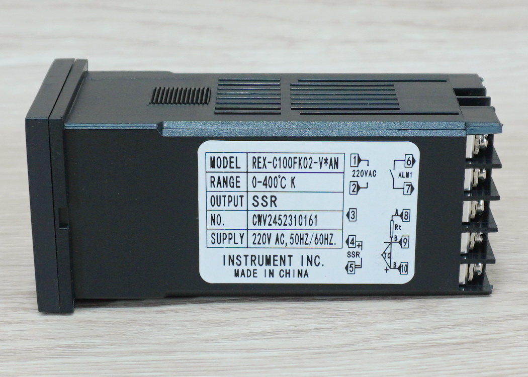 เครื่องควบคุมอุณหภูมิระบบ PID รุ่น REX-C100FK02-V*AN (240V/50HZ) + Thermocouple 0 to 400 °c