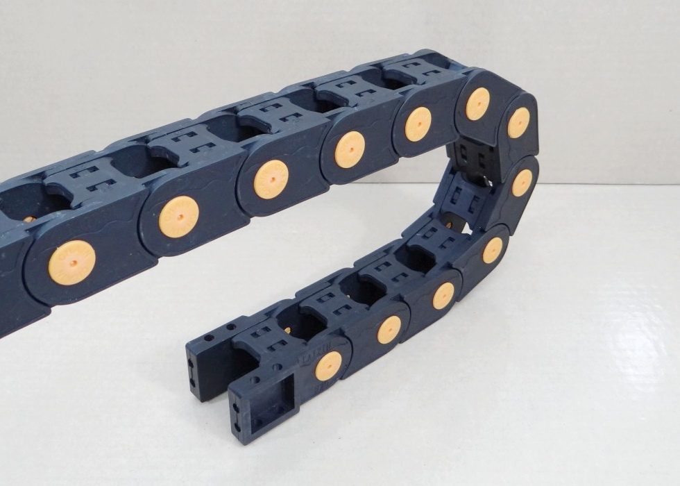 20 X 25 mm Cable Drag Chain R55mm ยาว 1M และ End Connectors (Bridge opening)
