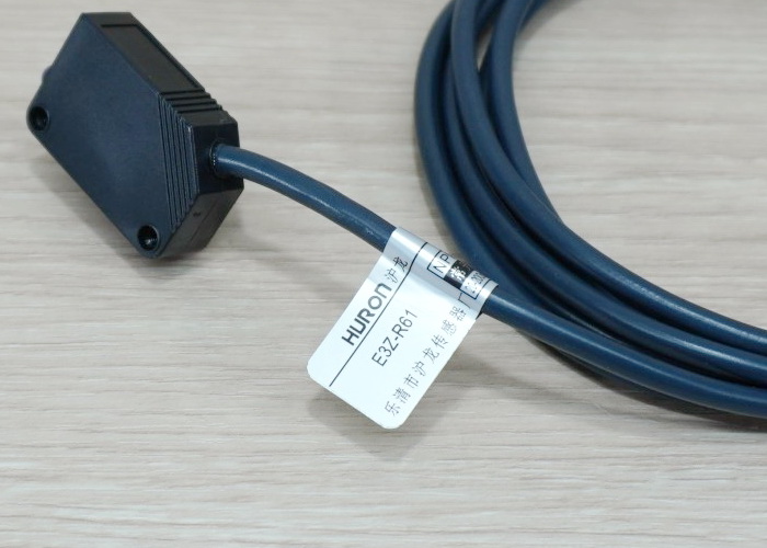 E3Z-R61, Mirror Reflection Photoelectric Switch 20-200 cm Detection Range (NPN, NO/NC)