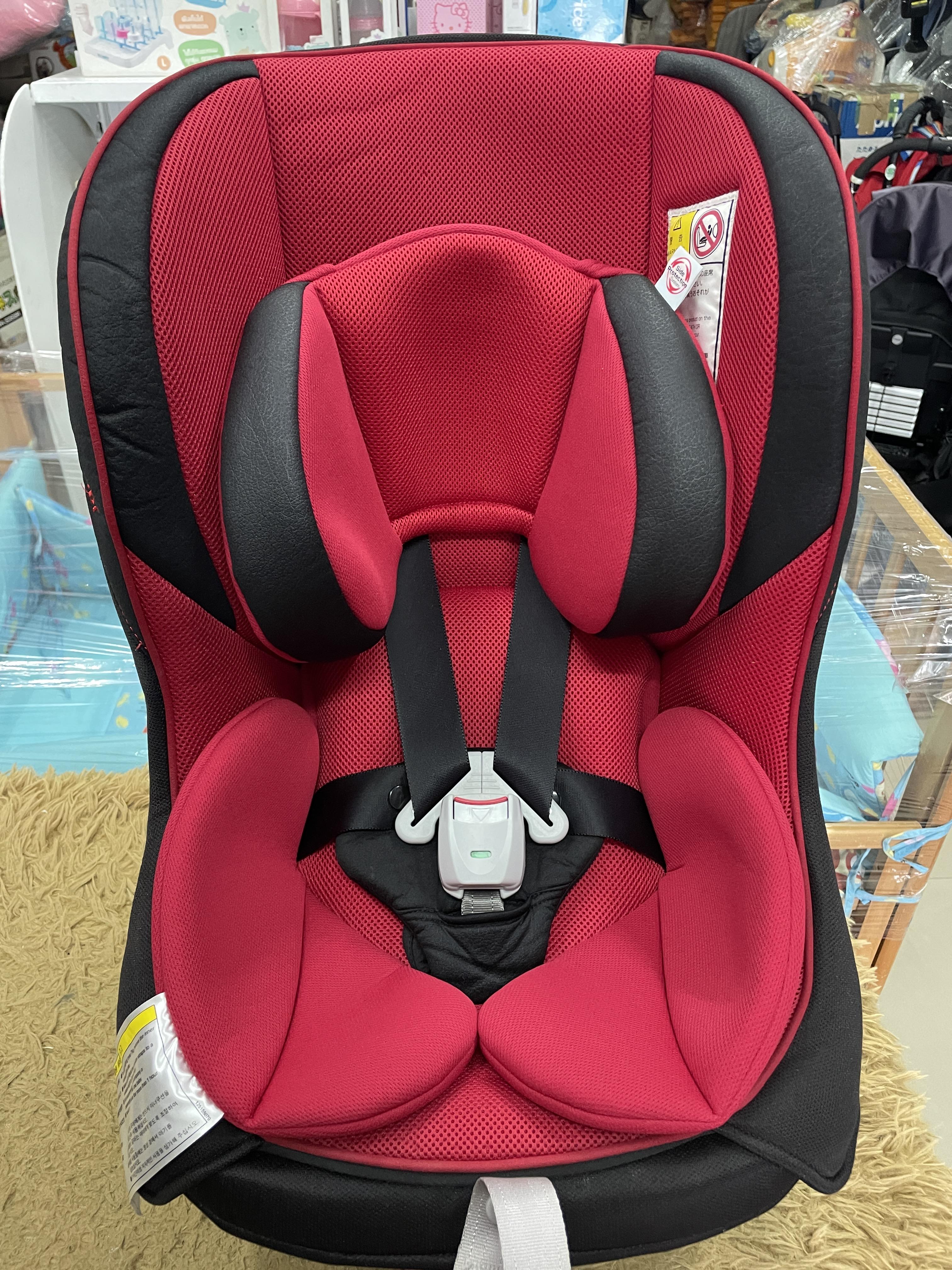 combi คาร์ซีท combi รุ่น cocoro รุ่นหนัง เป็นเปลโยกได้อีก คุ้มมาก. สภาพสวย 90%