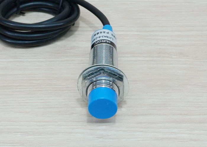 LJ18A3-8-Z/BY (PNP NO ระยะจับ 8mm) 6-36V DC Inductive Proximity Sensor