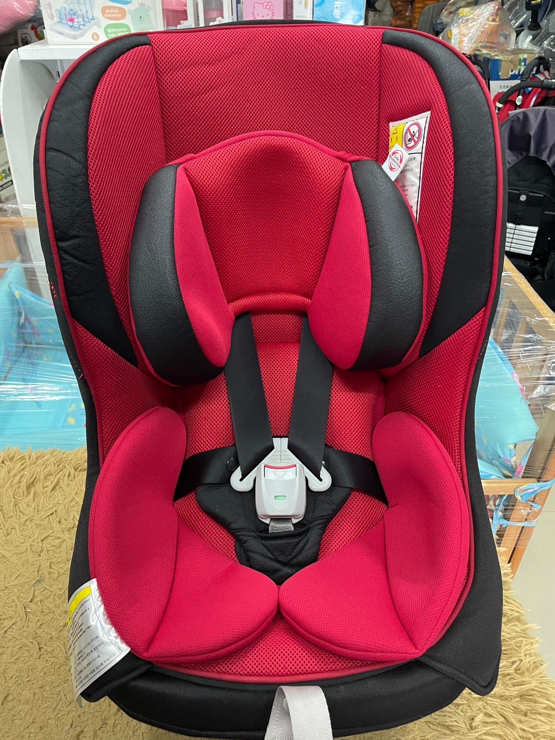 combi คาร์ซีท combi รุ่น cocoro รุ่นหนัง เป็นเปลโยกได้อีก คุ้มมาก. สภาพสวย 90%