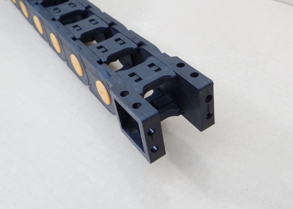20 X 25 mm Cable Drag Chain R55mm ยาว 1M และ End Connectors (Bridge opening)