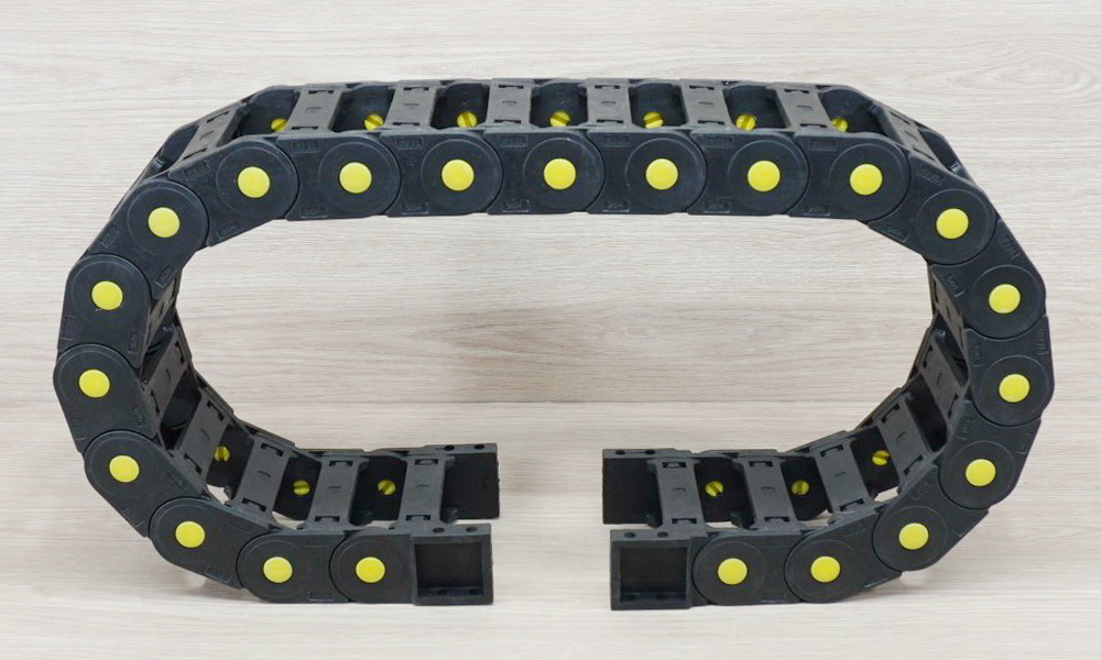 25 X 77 mm Cable Drag Chain R100mm ยาว 1M และ End Connectors (Bridge opening)