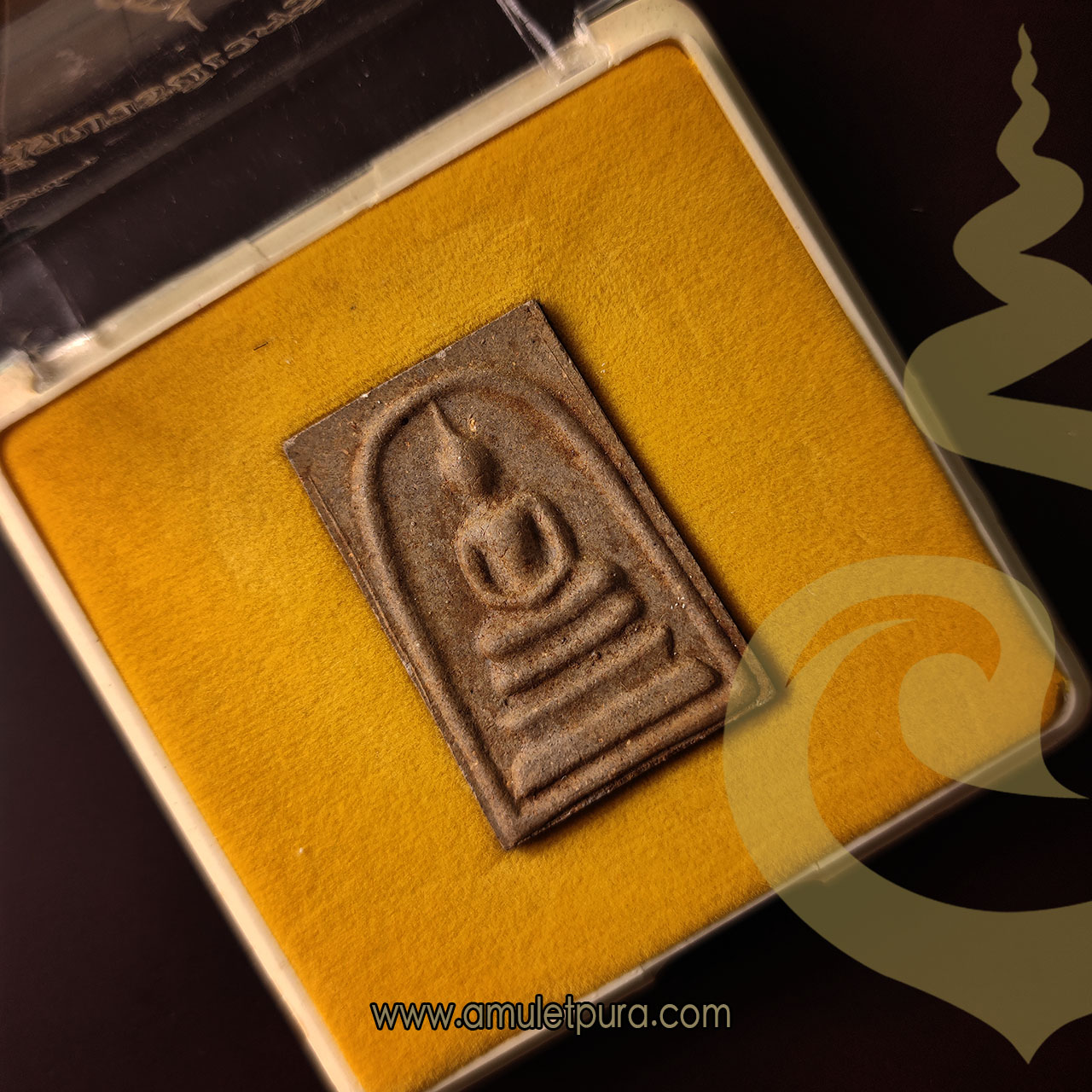 พระสมเด็จแช่น้ำมนต์ (กรรมการพิเศษ) รุ่นหลังลายเซนต์ 88 พรรษา สมเด็จพระญาณสังวร สมเด็จพระสังฆราชฯ ปี44 วัดบวรนิเวศวิหาร กรุงเทพมหานคร(หลังแผ่นทอง ตอกโค้ด)