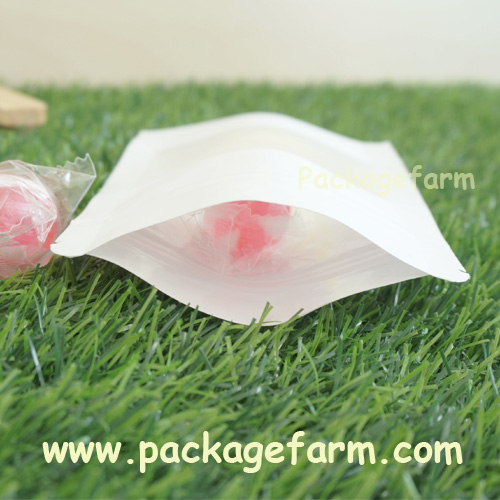 ซองซิปตั้งได้ก้นโค้ง กระดาษคราฟท์สีขาวเคลือบ แถบหน้าต่างขุ่น