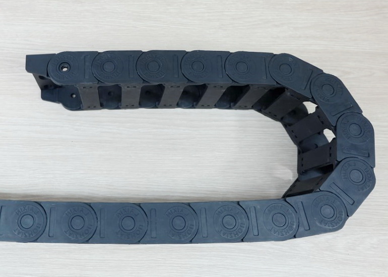 25 X 77 mm Cable Drag Chain R75mm ยาว 1M และ End Bridge Connectors (Bridge opening)