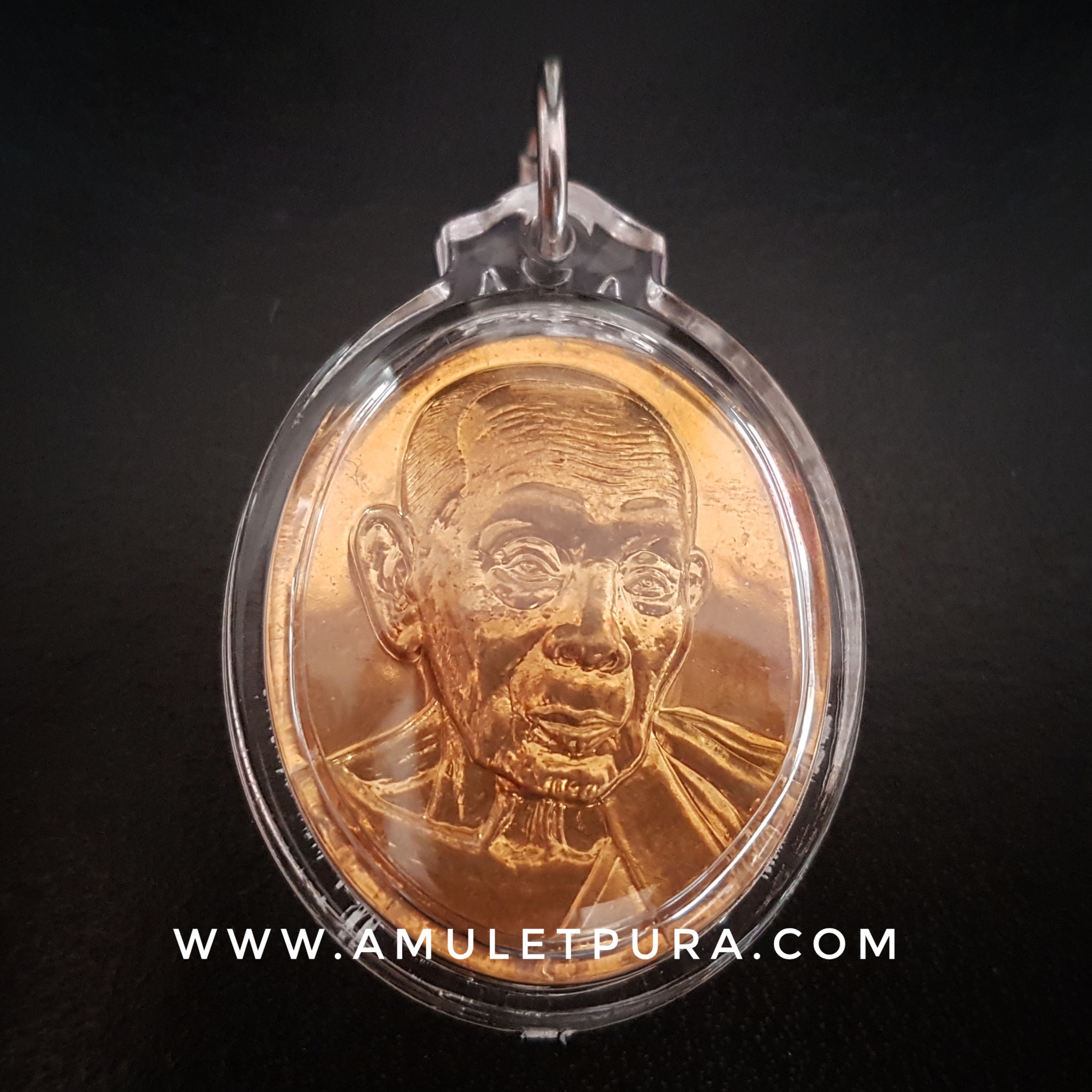 เหรียญหลวงพ่อสวัสดิ์ครึ่งองค์หันข้าง(ทองทิพย์)รุ่นสวัสดิมงคล ปี53 หลวงพ่อสวัสดิ์ วัดศาลาปูนฯ จ.พระนครศรีอยุธยา(พร้อมกรอบอะครีลิค มีโค้ดและหมายเลขกำกับ)