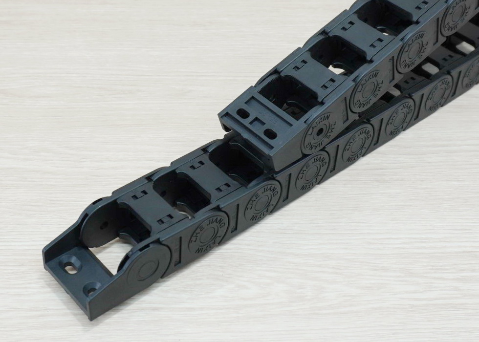 25 X 38 mm Cable Drag Chain R55mm ยาว 1M และ End Bridge Connectors (Bridge opening)
