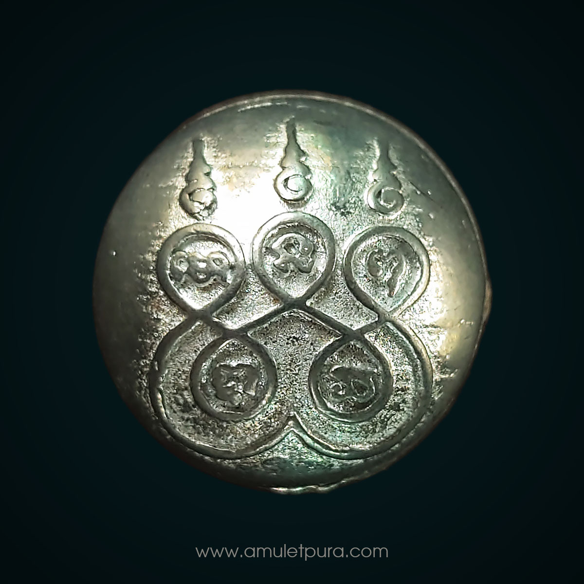 ลูกอมหล่อโบราณ (ยันต์พระเจ้า 5 พระองค์) รุ่นเจ้าสัวแสนล้าน เนื้อเงินยวงปัดเงา หลวงปู่อิ่ม ปัญญาวุโธ ปี67 วัดทุ่งนาใหม่ จ.นครศรีธรรมราช (อุดกริ่ง ผงพุทธคุณ มีโค้ด หมายเลข 1544)