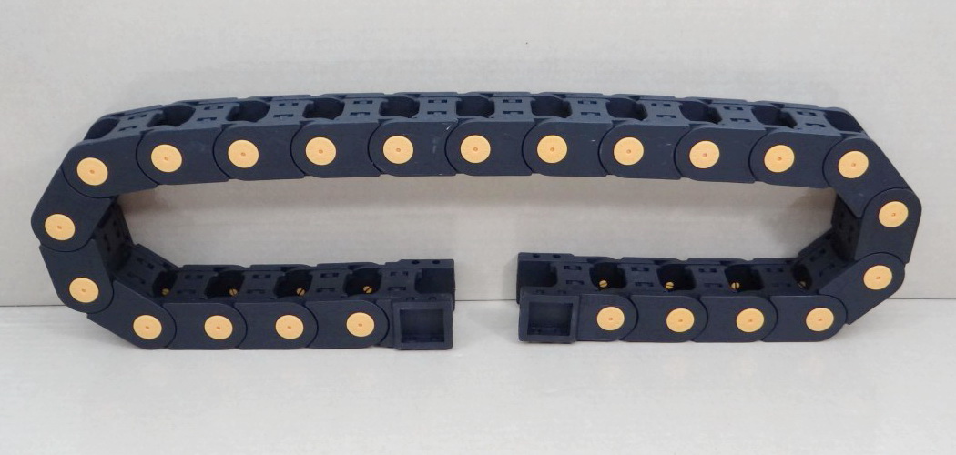 20 X 30 mm Cable Drag Chain R55mm ยาว 1M และ End Connectors (Bridge opening)