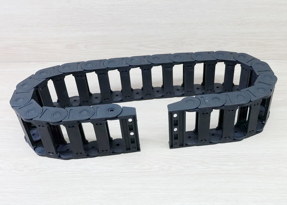 25 X 77 mm Cable Drag Chain R75mm ยาว 1M และ End Bridge Connectors (Bridge opening)