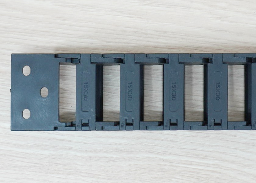 15 X 30 mm Cable Drag Chain R38mm ยาว 1M และ End Connectors (Bridge open outside)