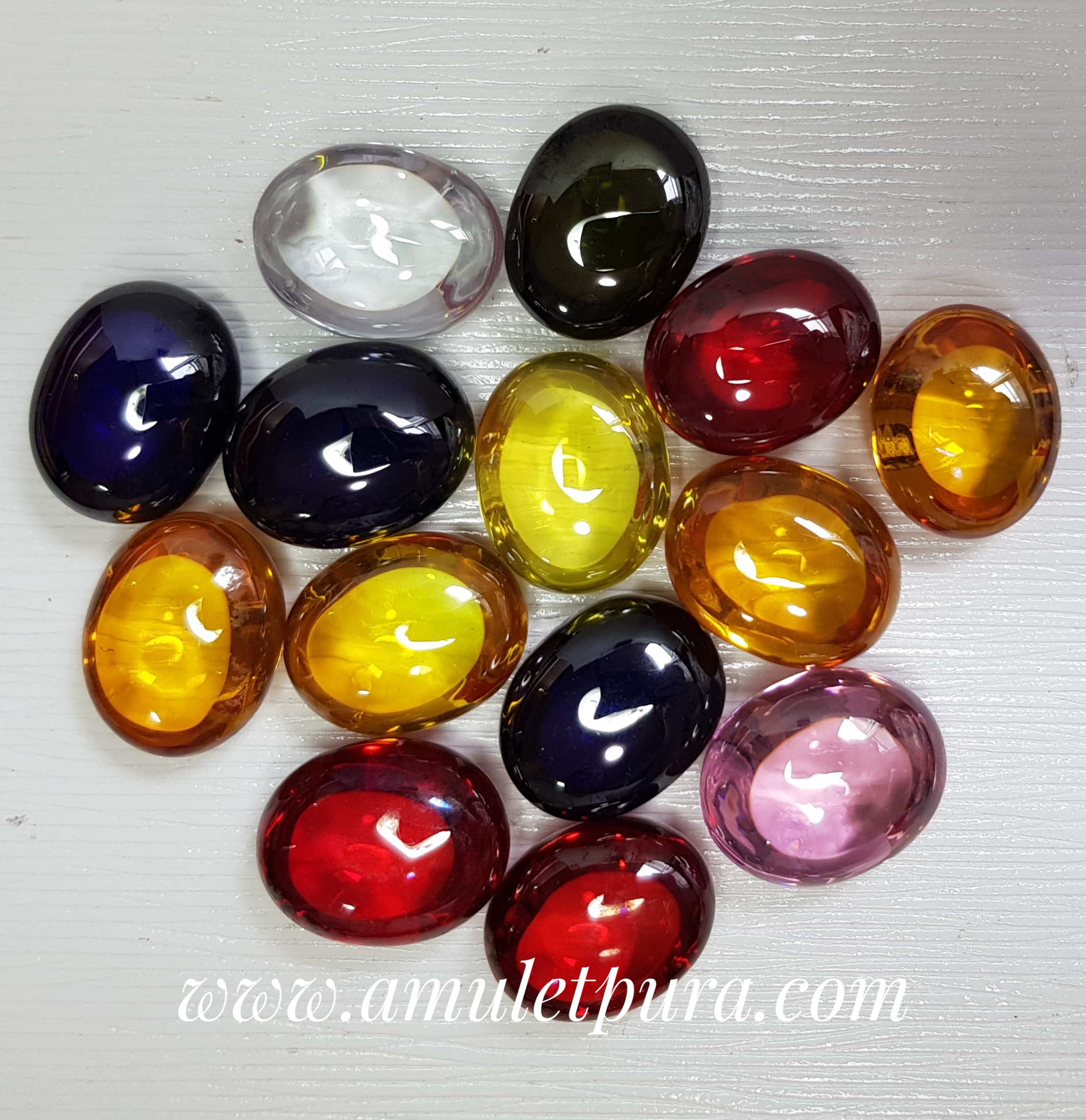 เพชรพญานาค สัณฐานรีหลังเบี้ย ขนาด 2.5 ซ.ม. ทุกสี ยกเว้นสีน้ำเงิน, ฟ้า, เขียว