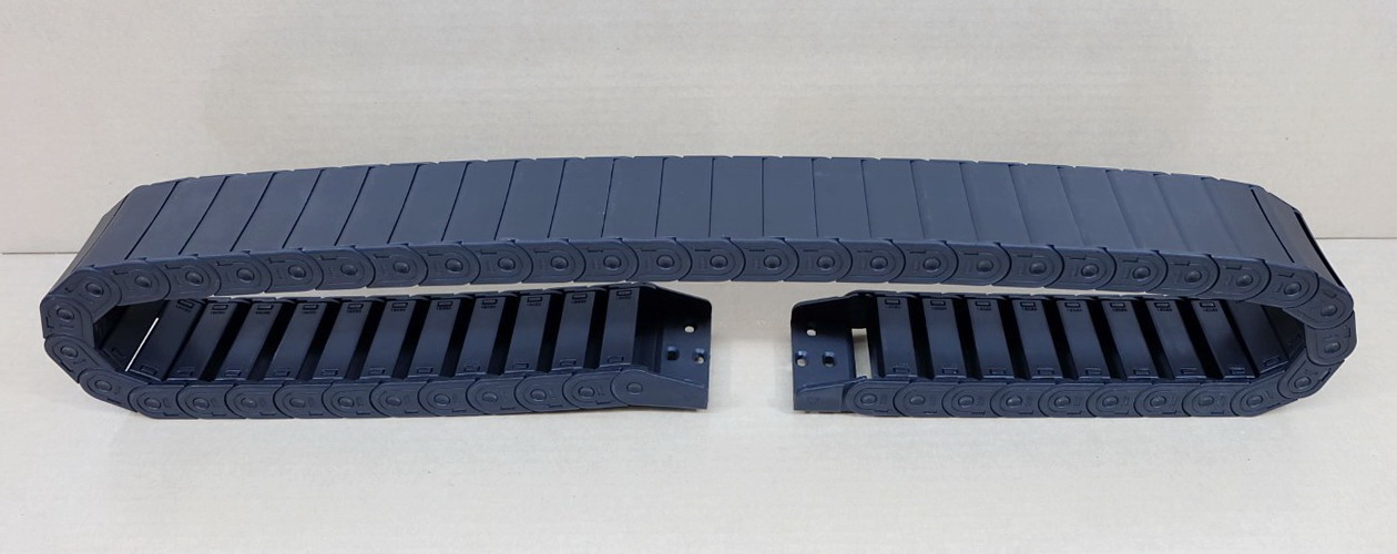 15 X 50 mm Cable Drag Chain R28mm ยาว 1M และ End Connectors (Semi-Enclosed)