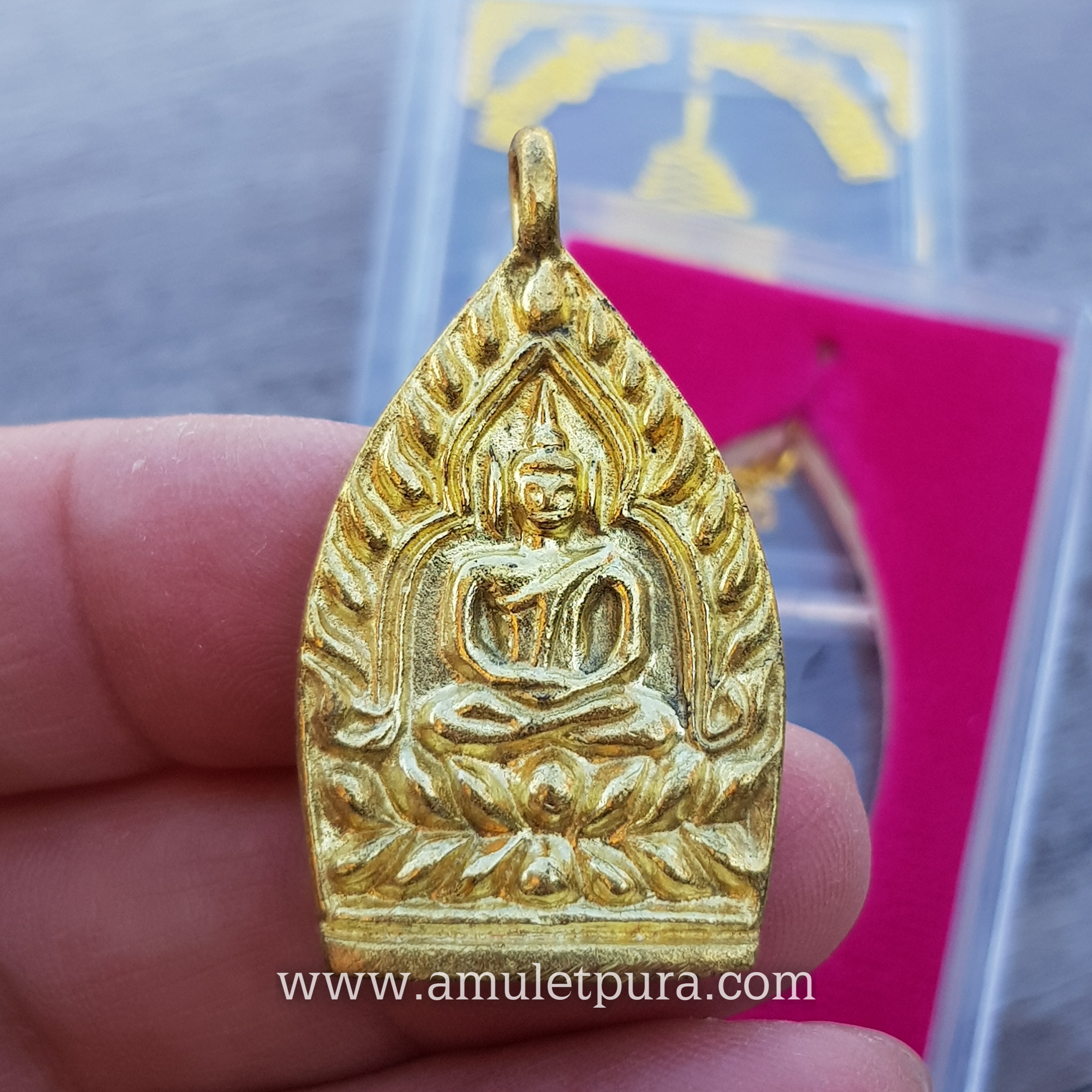 เหรียญเจ้าสัว (เนื้อทองทิพย์) พิมพ์ใหญ่ รุ่นสมปรารถนา ปี55 หลวงพ่อสัญญา (คง) วัดกลางบางแก้ว จ.นครปฐม (ตอก กก มีโค้ด หมายเลข 570)