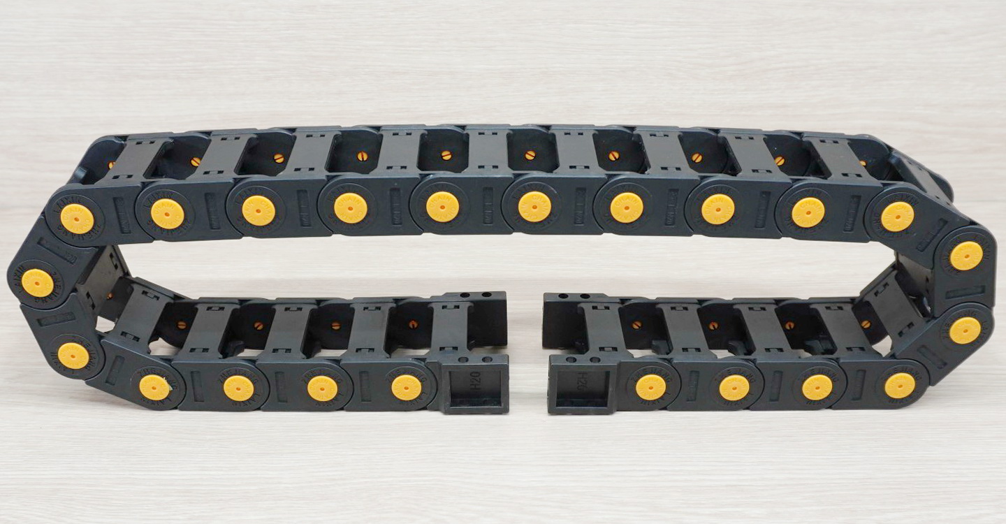 20 X 57 mm Cable Drag Chain R55mm ยาว 1M และ End Connectors (Bridge opening)