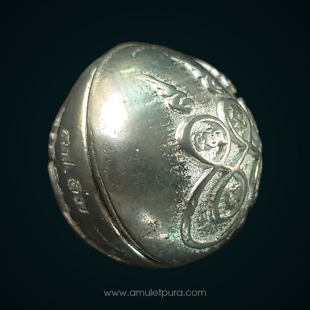 ลูกอมหล่อโบราณ (ยันต์พระเจ้า 5 พระองค์) รุ่นเจ้าสัวแสนล้าน เนื้อเงินยวงปัดเงา หลวงปู่อิ่ม ปัญญาวุโธ ปี67 วัดทุ่งนาใหม่ จ.นครศรีธรรมราช (อุดกริ่ง ผงพุทธคุณ มีโค้ด หมายเลข 1544)