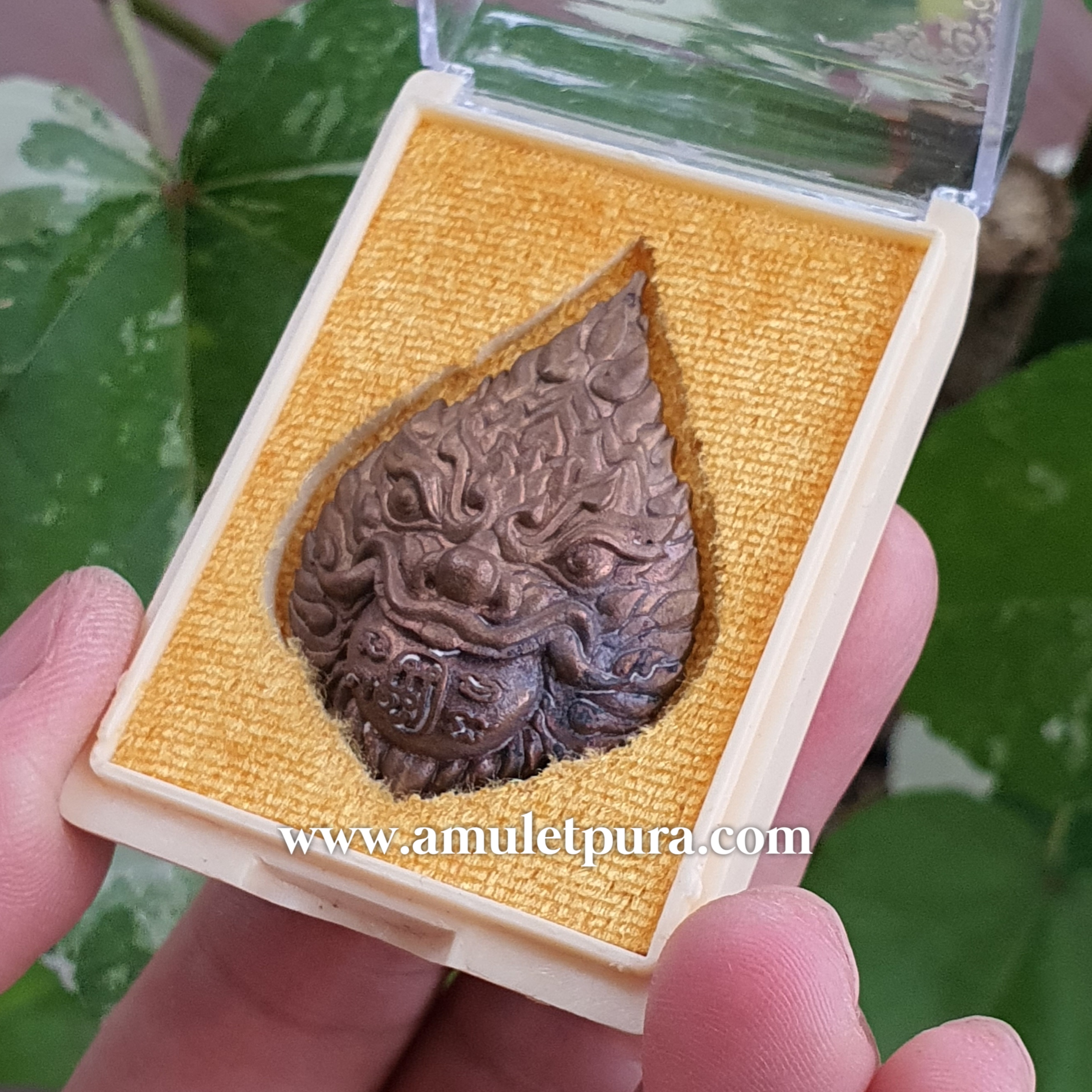 พระราหู รุ่นรวยทรัพย์(เนื้อสัมฤทธิ์โบราณ อุดชันโรงฝังพลอย)ปี60 หลวงพ่อรักษ์ วัดสุทธาวาสวิปัสนา จ.พระนครศรีอยุธยา(มีโค้ด หมายเลข2 เป็นที่รัก เมตตามหานิยม)