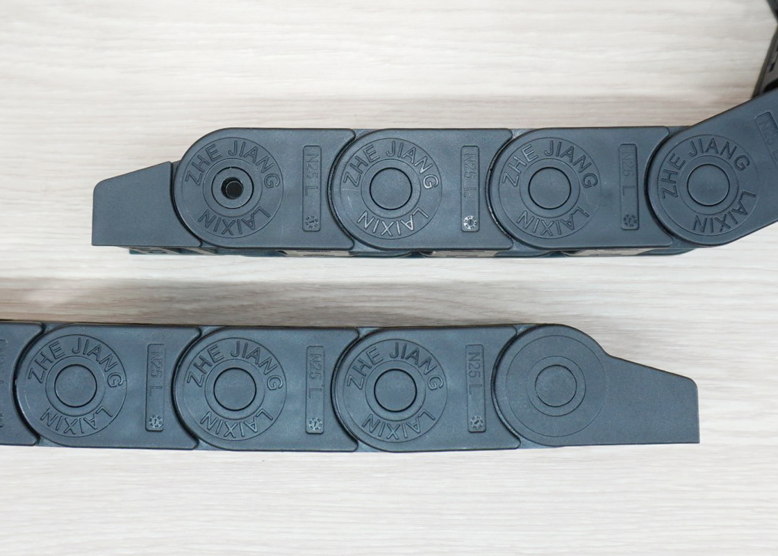 25 X 38 mm Cable Drag Chain R55mm ยาว 1M และ End Bridge Connectors (Bridge opening)