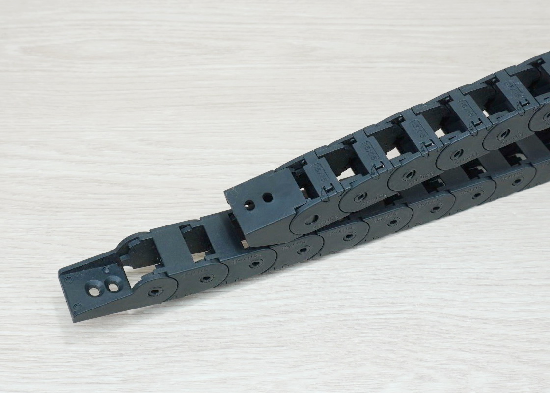 15 x 15 mm Cable Drag Chain R28mm ยาว 1M และ End Connectors (Bridge open outside)