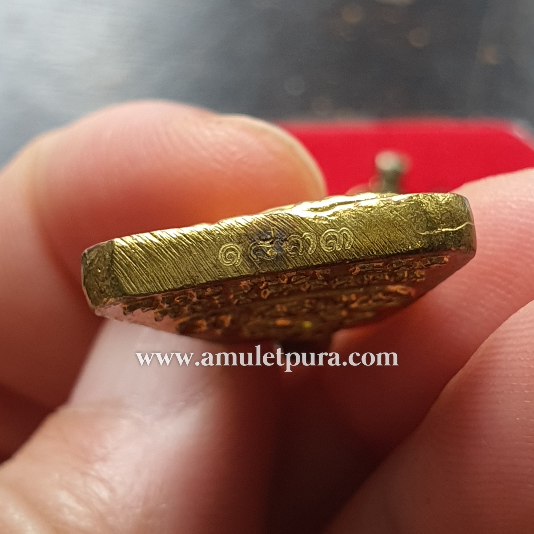 หลวงพ่อเงิน วัดบางคลาน (ชุดเหรียญจอบใหญ่-เล็ก เนื้อทองระฆัง) รุ่นรวยเงินล้าน ปี42 วัดบางคลาน จ.พิจิตร (ตอกโค้ด "เงิน" ที่สังฆาฏิ หมายเลข1833)