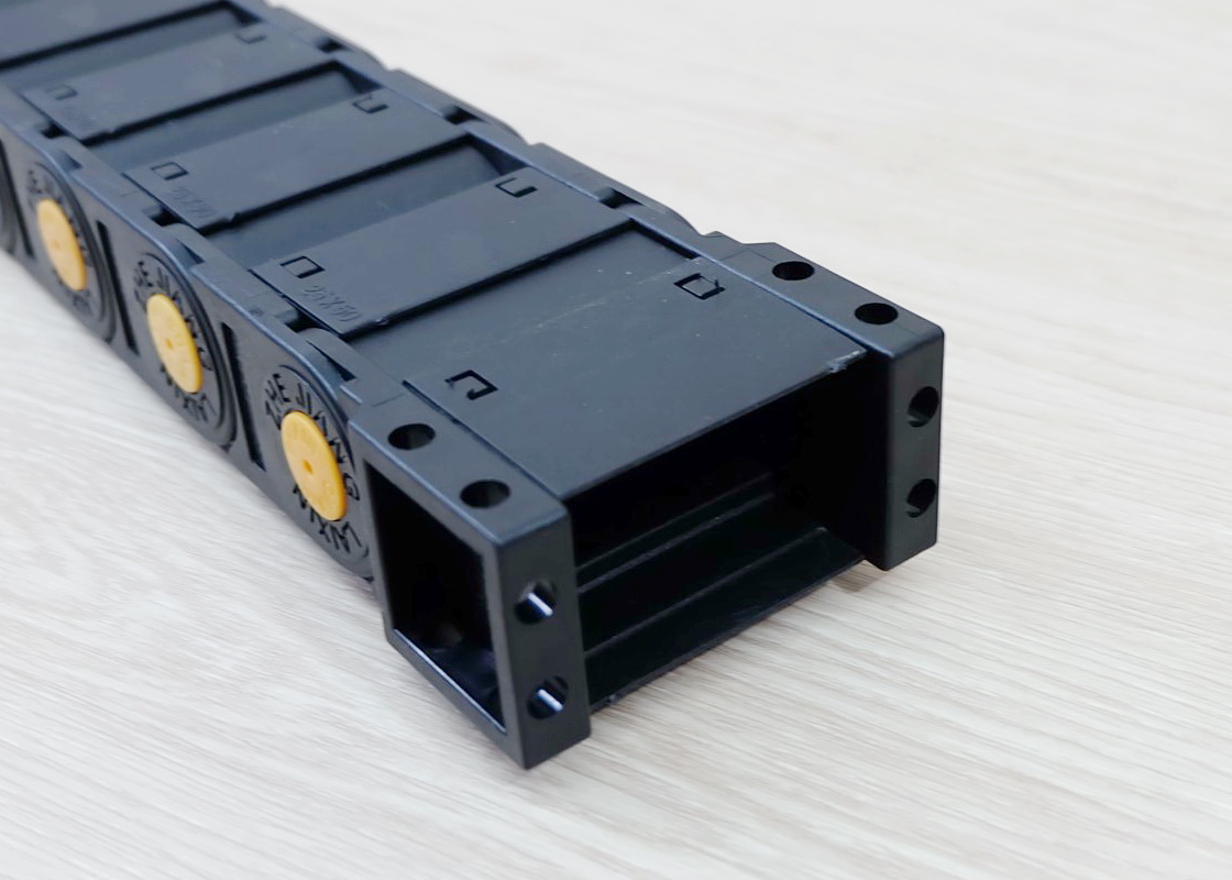 25 X 50 mm Cable Drag Chain R65mm ยาว 1M และ End Connectors (Fully-Enclosed)