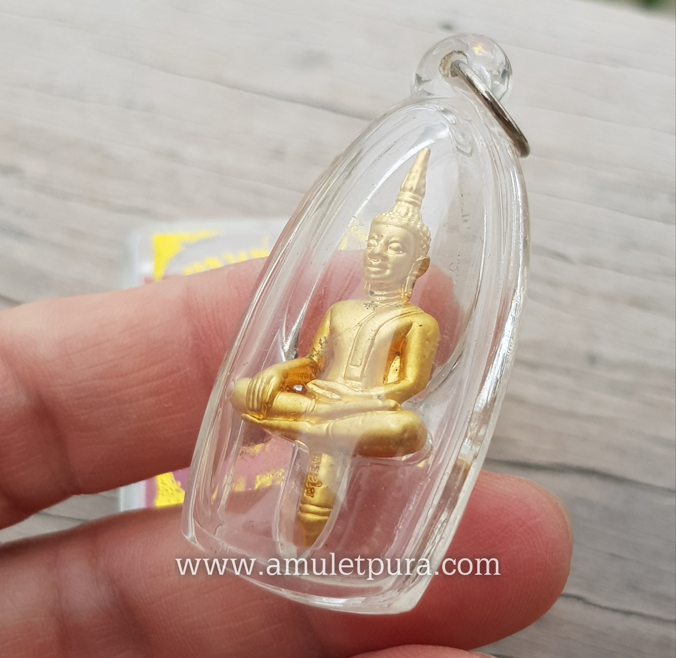 พระยอดธงหลวงพ่อพระใส(ไมครอนใหญ่)รุ่นบารมีพ่อ ปี52 วัดโพธิ์ชัย จ.หนองคาย(พร้อมเลี่ยมกันน้ำ)