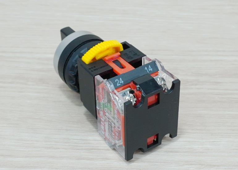 LAY38-20X3 AC415V 10A (3-Position) Industrial Selector Rotary Switch (On-Off-On) self-locking