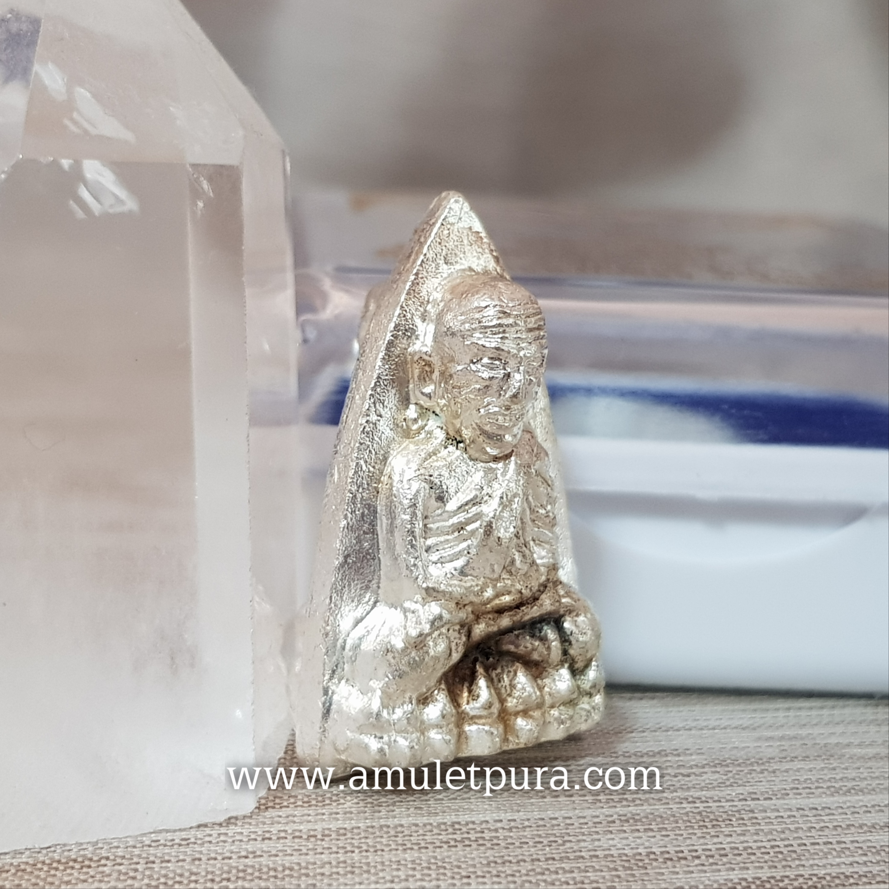 หลวงปู่ทวด พิมพ์เตารีดใหญ่ 2 หน้า กรรมการ เนื้อนวะพรายเงิน ปี43 สมเด็จพระสังฆราช วัดบวรนิเวศวิหารตอก (4 โค้ด หน้า คอจุด ก้นกรรมการ ลายเซ็นต์)