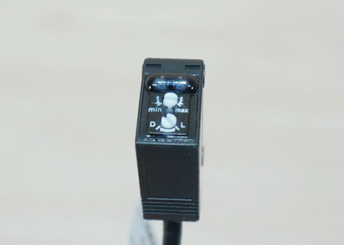 E3Z-LS63, Diffuse Photoelectric Switch 1-50 cm Detection Range (NPN, NO/NC)