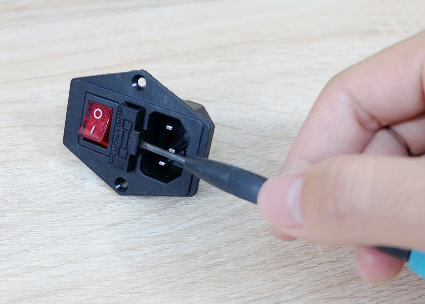 AC-01A Plug Socket 3 Pin Male AC250V พร้อมสวิทช์และฟิวส์ 10A