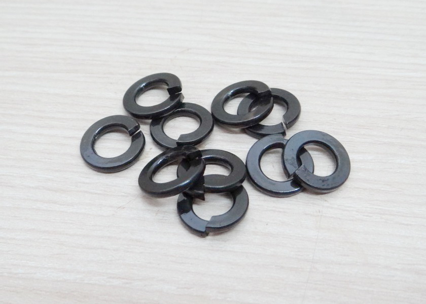 แหวนสปิงดำ 10mm (50ตัว/ถุง)