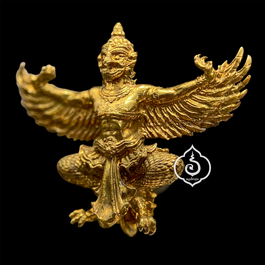 พญาครุฑ ค้ำหน้าบันศักดิ์สิทธิ์ (พิมพ์เล็ก เนื้อชนวนทองเหลืองขัดเงา) รุ่นรวยค้ำดวง ปี60 วัดพระบาทมิ่งเมืองวรวิหาร จ.แพร่ (มีโค้ด หมายเลข 34)