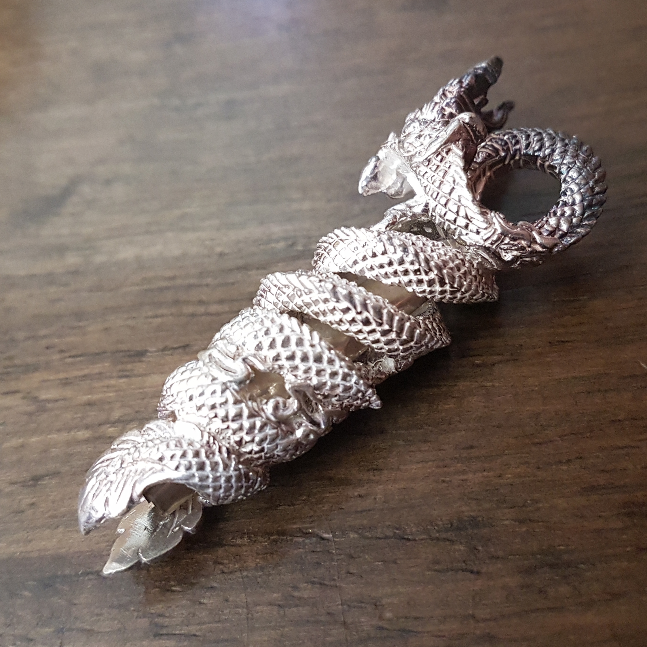 ตะกรุดนาคเกี้ยว(เงิน)รุ่นไหว้ครู53 หลวงปู่เณร วัดบ้านเกษตรทุ่งเศรษฐี จ.ร้อยเอ็ด