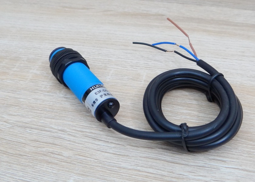 E3F-DS10N2 Infrared Photoelectric Sensor 0-10cm Detection Range (NPN, NC)