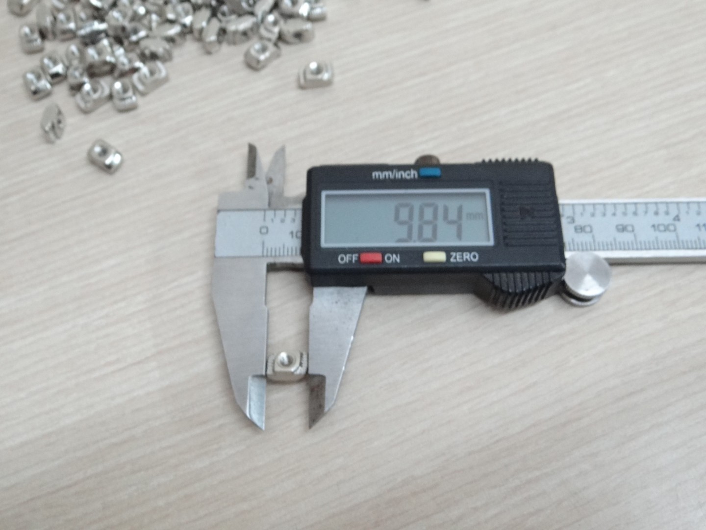 Free Nut M3 (20 ตัว/ชุด) สำหรับ Series 20 Alu Profile