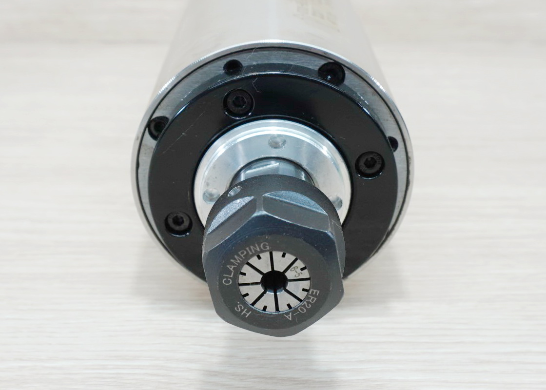 2.2 kw 220V ER20 Water Cooled Spindle Motor (3 Bearing) GDZ80-2.2B Ø80x213 mm