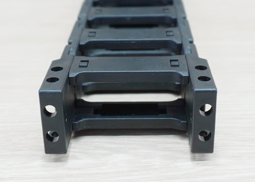 20 X 57 mm Cable Drag Chain R55mm ยาว 1M และ End Connectors (Bridge opening)