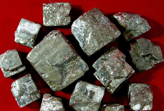 เพชรหน้าทั่ง เพชรมหามงคล สรรพคุณ 108 ธาตุกายสิทธิ์มีฤทธิ์เป็นรองเฉพาะเหล็กไหล