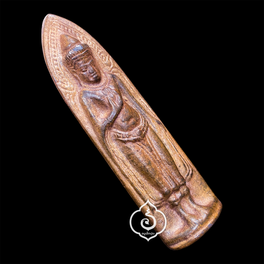 พระร่วงหลังรางปืน (ย้อนยุค) เนื้อสนิมแดง หลวงพ่อสุขุม วัดท่าเกษม อ.สวรรคโลก จ.สุโขทัย (ยุคต้น)