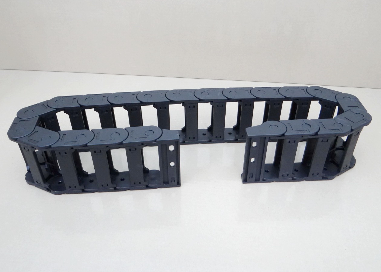 25 X 77 mm Cable Drag Chain R40mm ยาว 1M และ End Bridge Connectors (Bridge opening)