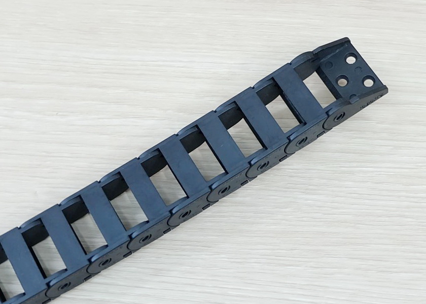 10 X 20 mm Cable Drag Chain R28mm ยาว 1M และ End Connectors (Bridge open outside)