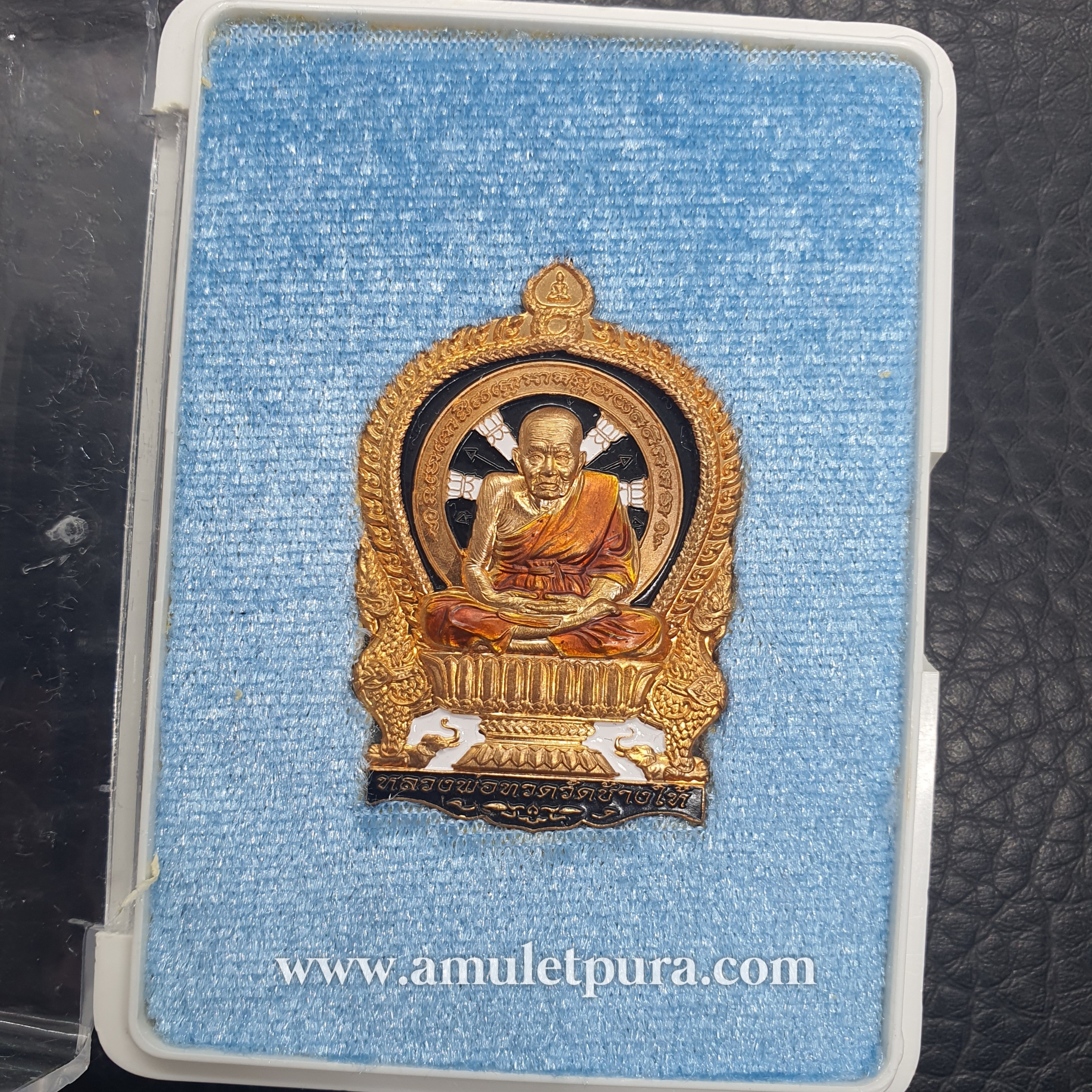 เหรียญปั้มหลวงปู่ทวดนั่งพาน รุ่นชนะมาร (เนื้อสัตตะโลหะลงยาสีดำ หลังยันต์) ปี58 ท่านพ่อเขียว วัดห้วยเงาะ จ.ปัตตานี (มีโค้ด หมายเลข 333)