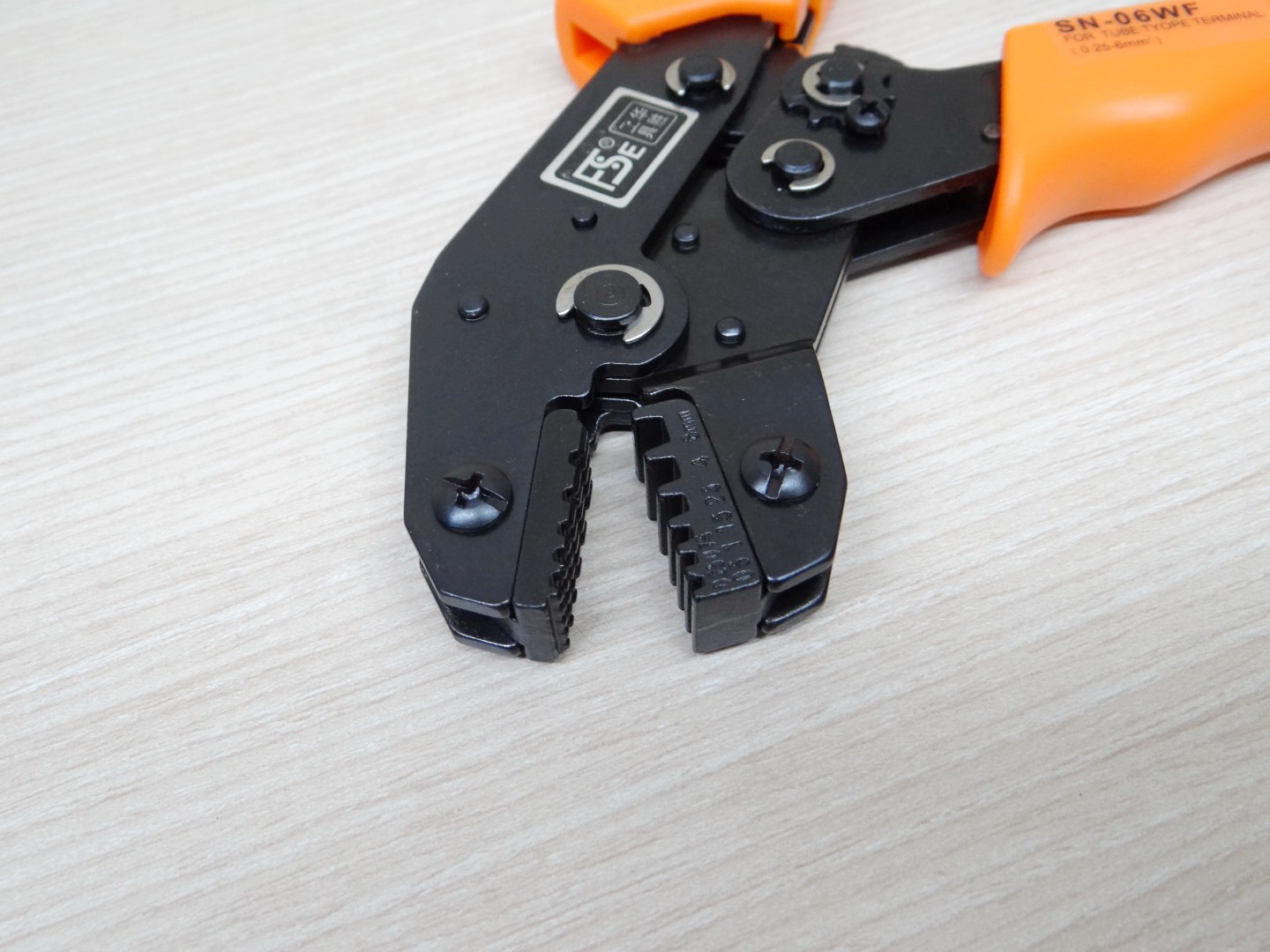 SN-06WF คีมเข้าหัวสายไฟ Crimping plier hand tool wire 0.25 - 6mm AWG 24-10