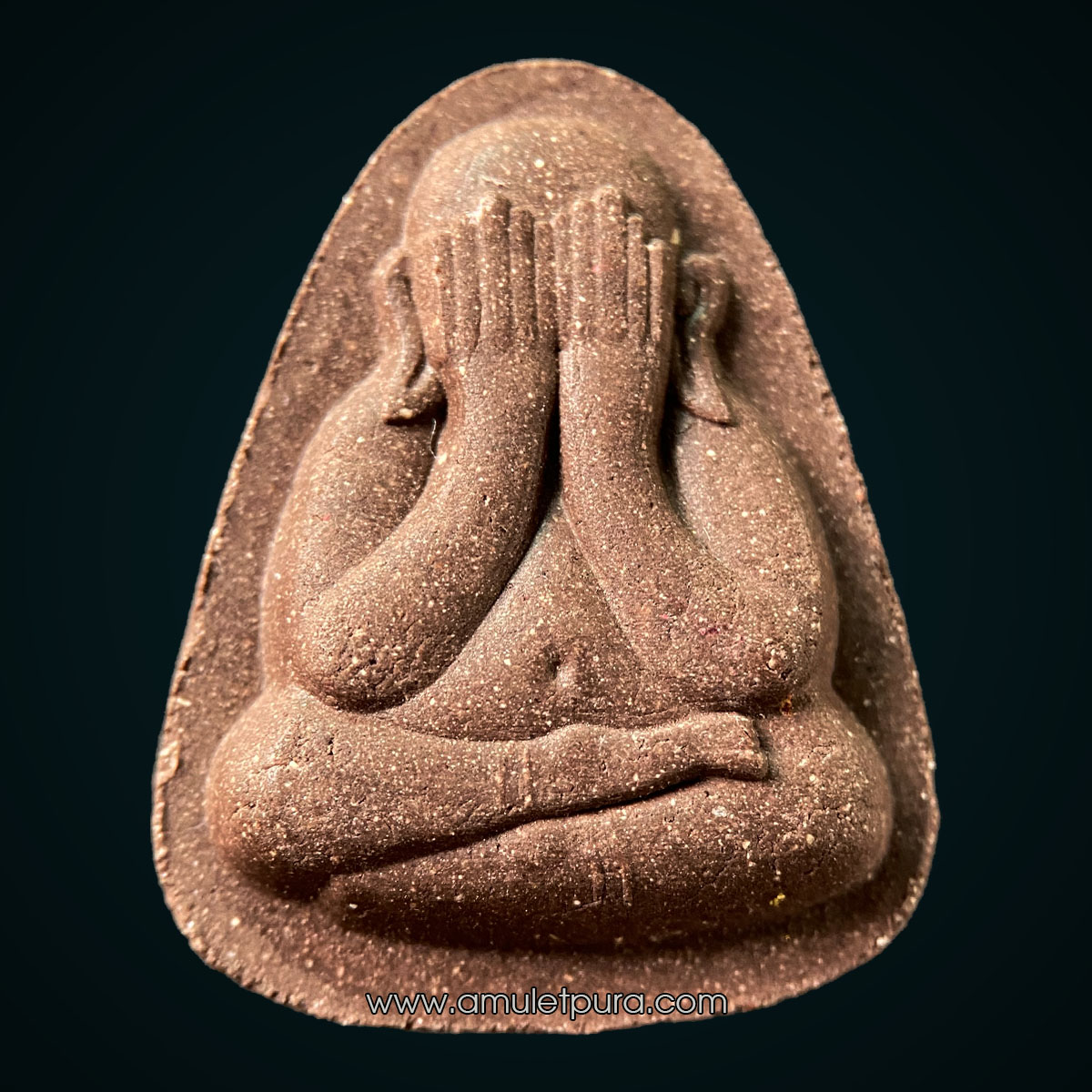 พระปิดตาปลดหนี้ รุ่นแรก หลวงปู่มหาศิลา (เนื้อผงไม้ตะเคียน บล็อกกรรมการ กำไรโค้ง) ปี63 สวนสงฆ์แกเปะ วัดโพธิ์ศรีสะอาด จ.กาฬสินธุ์ (ปลุกเสกในพระธาตุพนม และโบสถ์วัดโพธิ์ศรีสะอาด 9 วัน 9 คืน) สภาพสวย