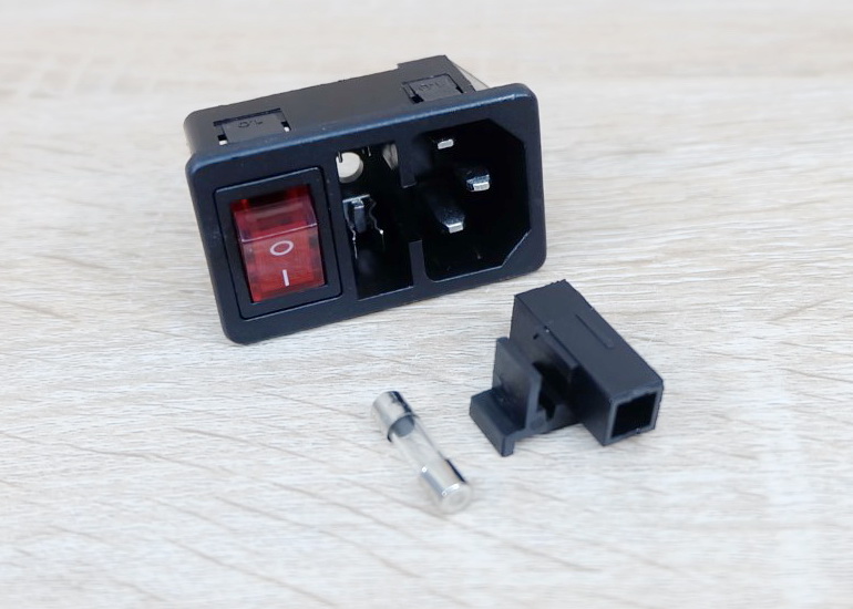 AC-01 Plug Socket 3 Pin Male AC250V พร้อมสวิทช์และฟิวส์ 10A